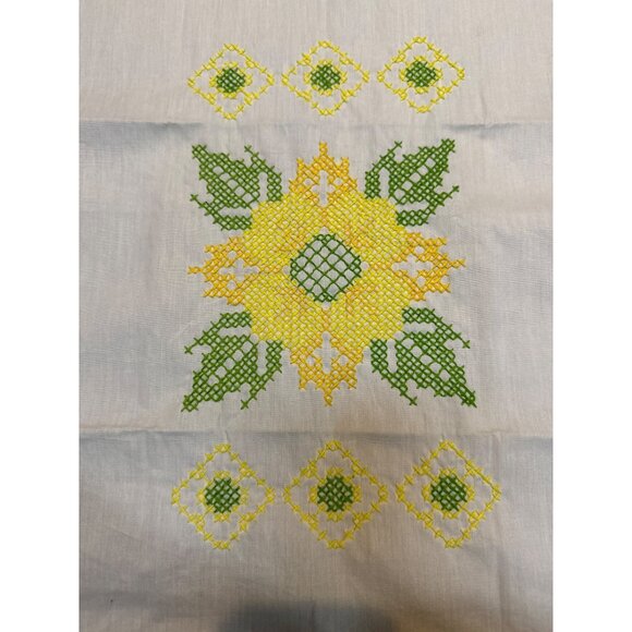 Set Of 2 Handcrafted Embroidered Sunflower Cotton Table Runners 19x33 Inches Yel - Picture 1 of 4